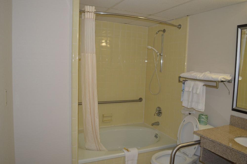 Quality Inn & Suites Fayetteville Esterno foto