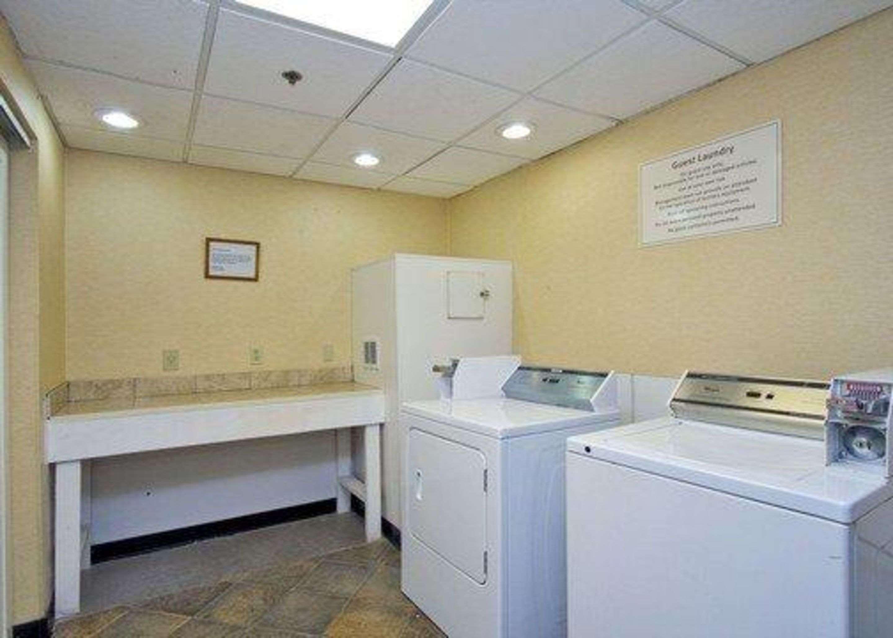 Quality Inn & Suites Fayetteville Esterno foto