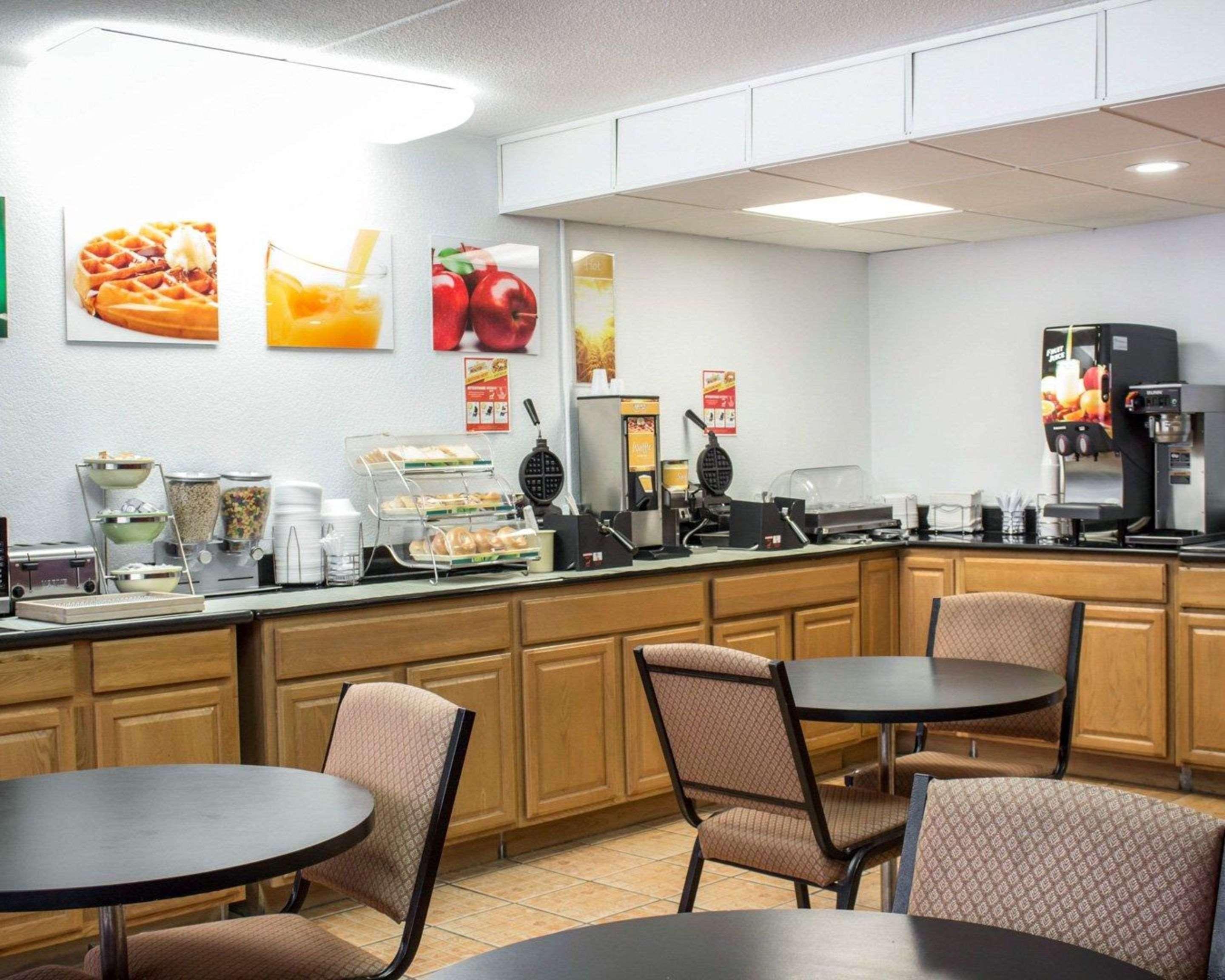 Quality Inn & Suites Fayetteville Esterno foto