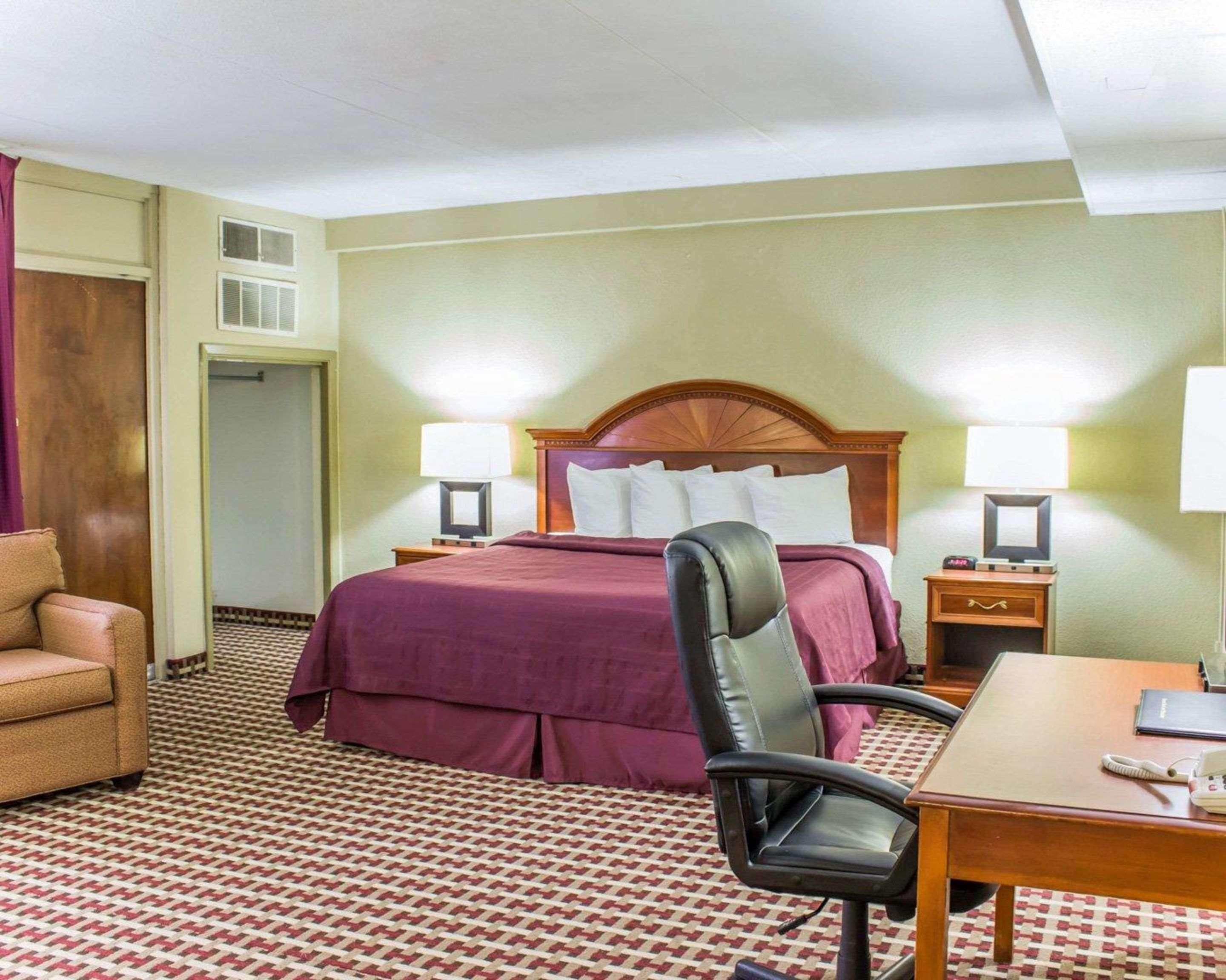 Quality Inn & Suites Fayetteville Esterno foto