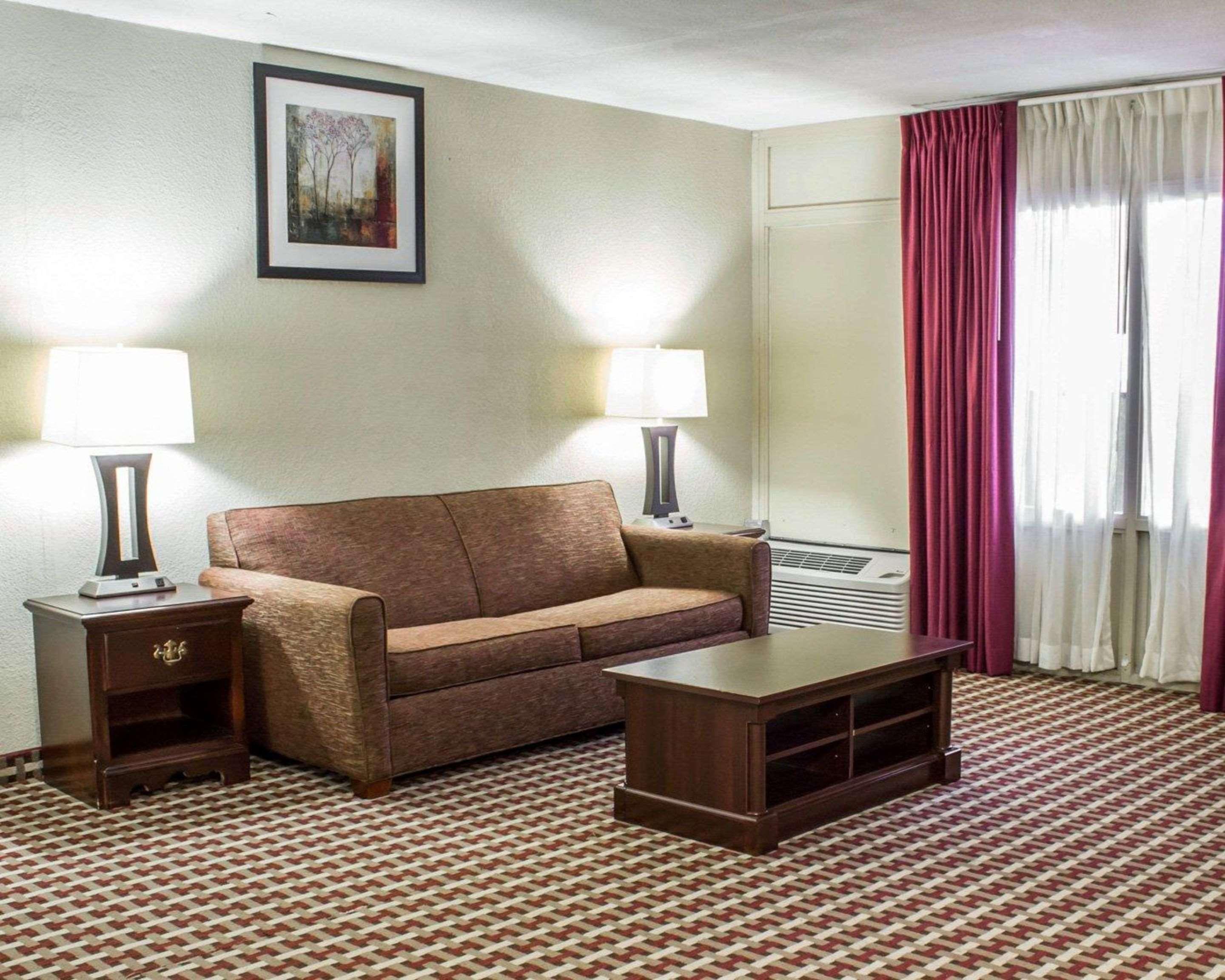 Quality Inn & Suites Fayetteville Esterno foto