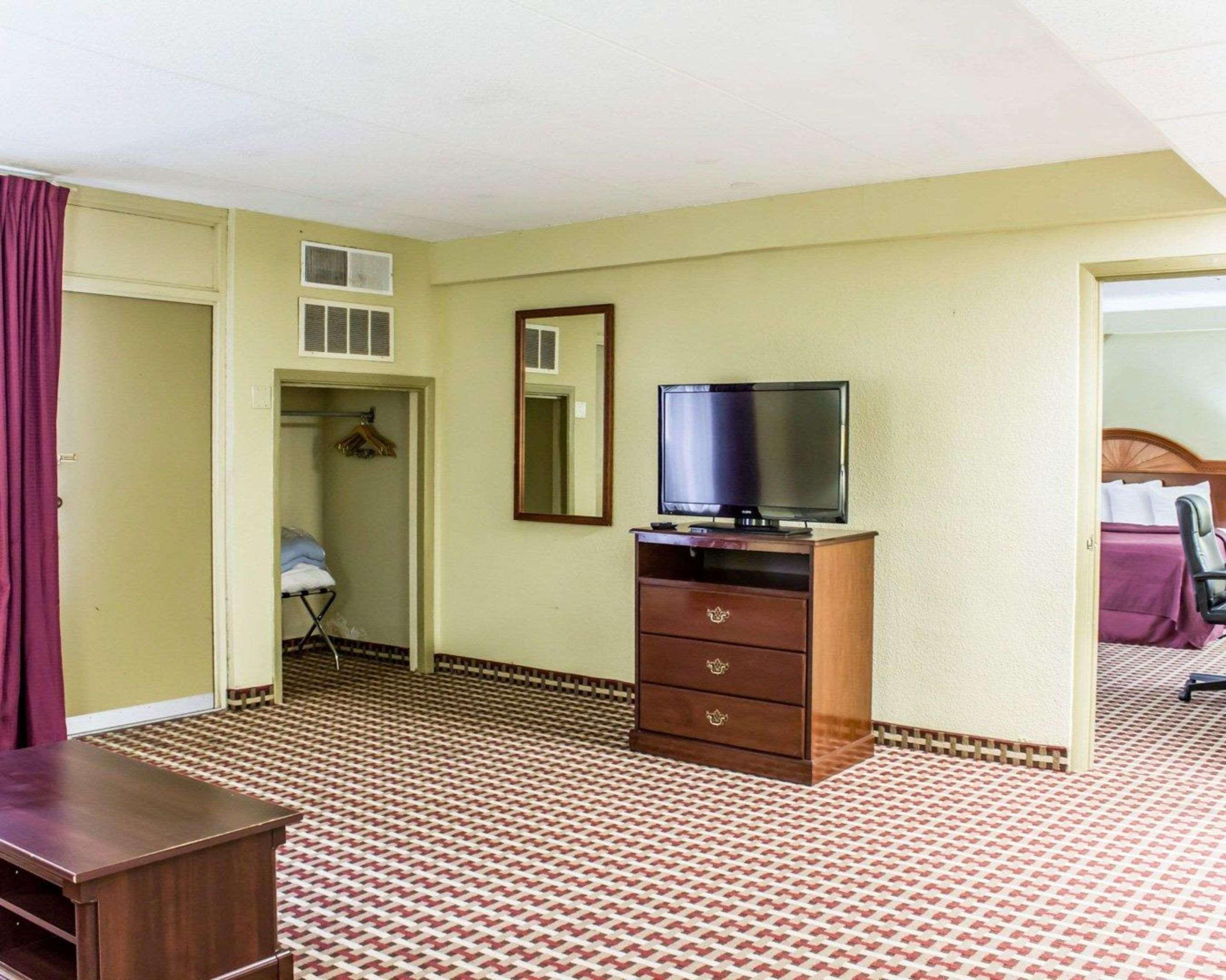 Quality Inn & Suites Fayetteville Esterno foto