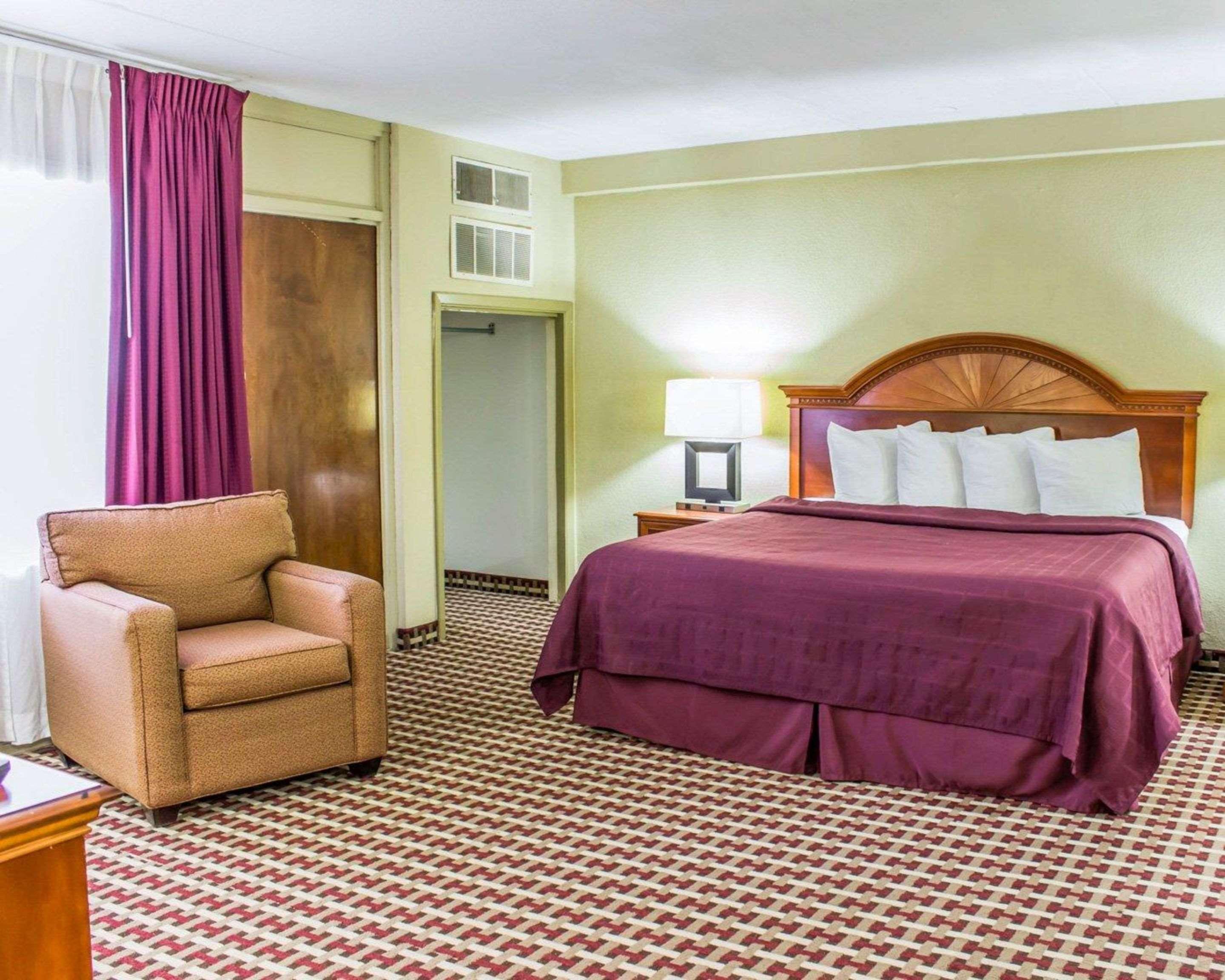 Quality Inn & Suites Fayetteville Esterno foto