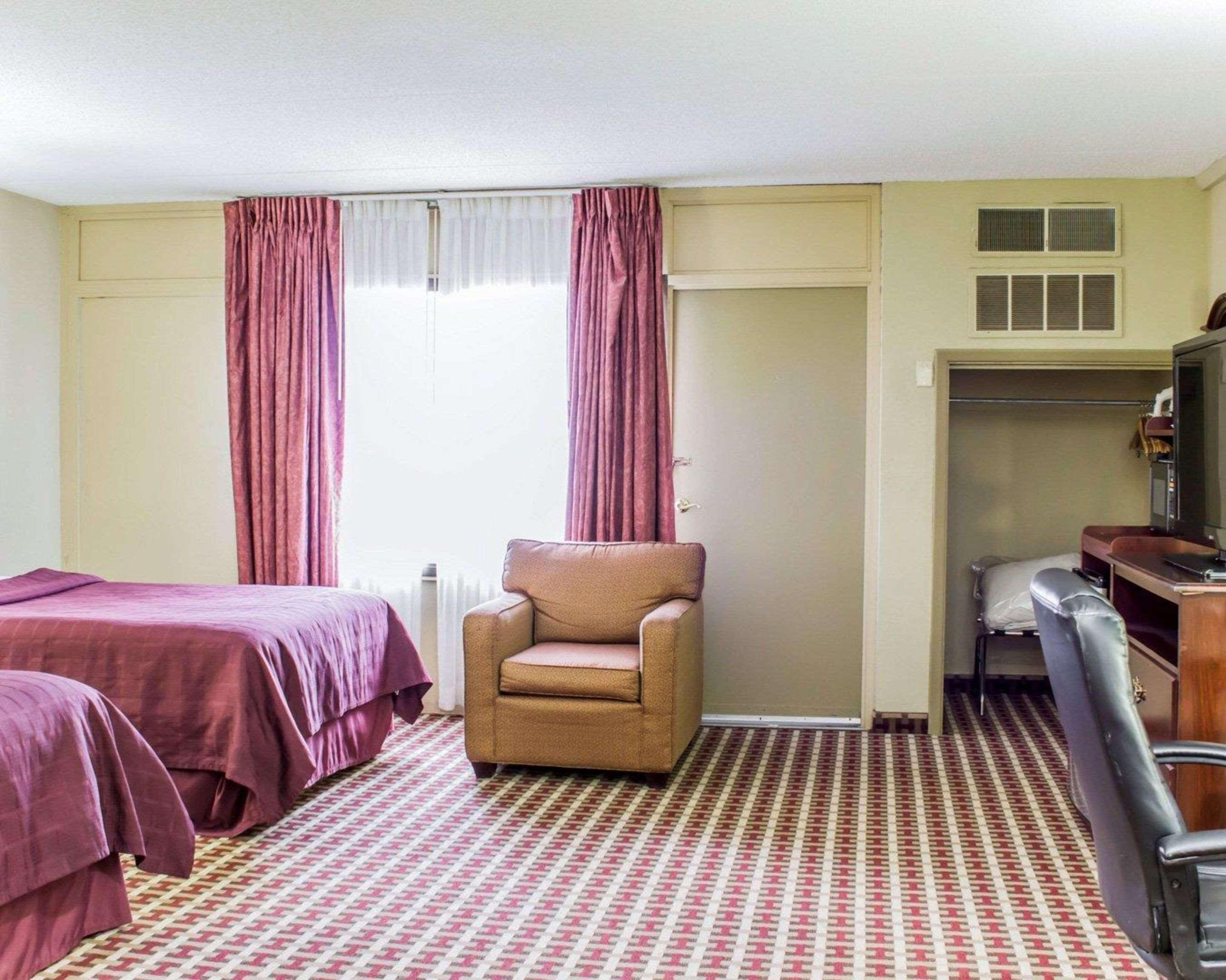 Quality Inn & Suites Fayetteville Esterno foto