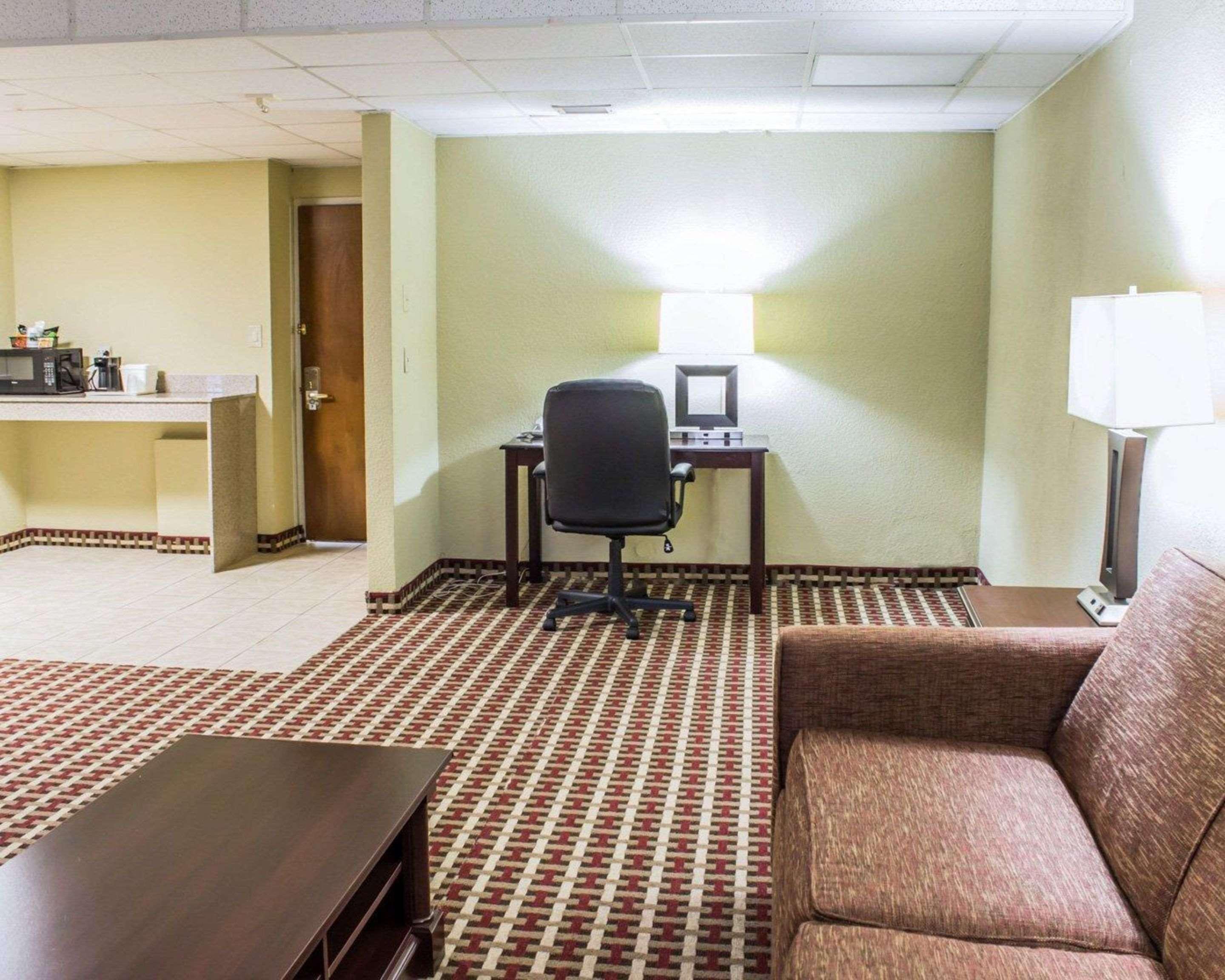 Quality Inn & Suites Fayetteville Esterno foto