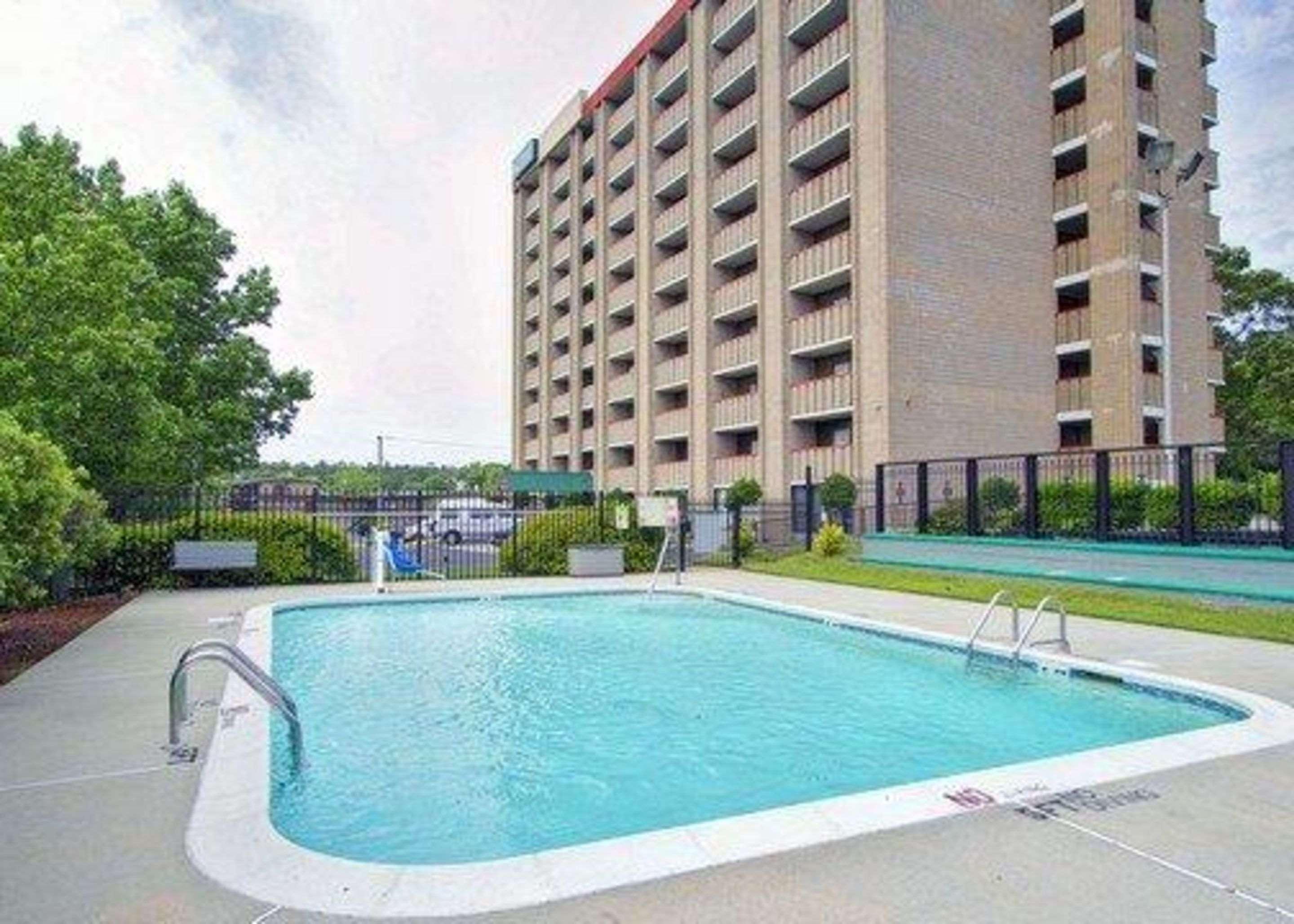 Quality Inn & Suites Fayetteville Esterno foto