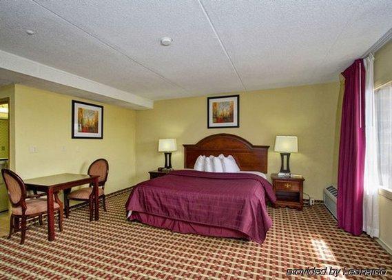 Quality Inn & Suites Fayetteville Esterno foto