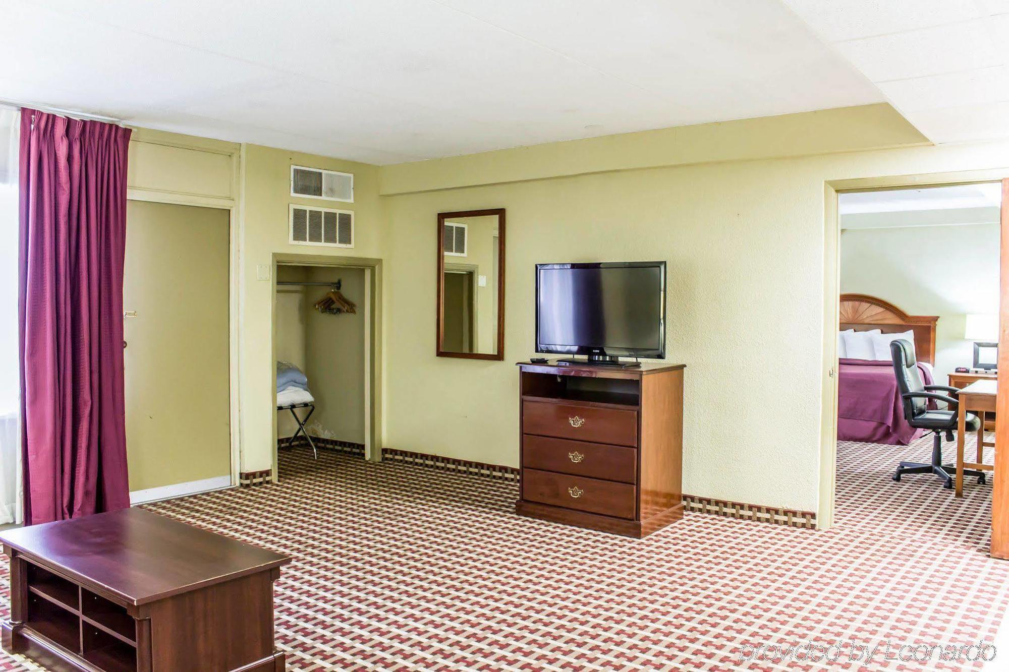 Quality Inn & Suites Fayetteville Esterno foto