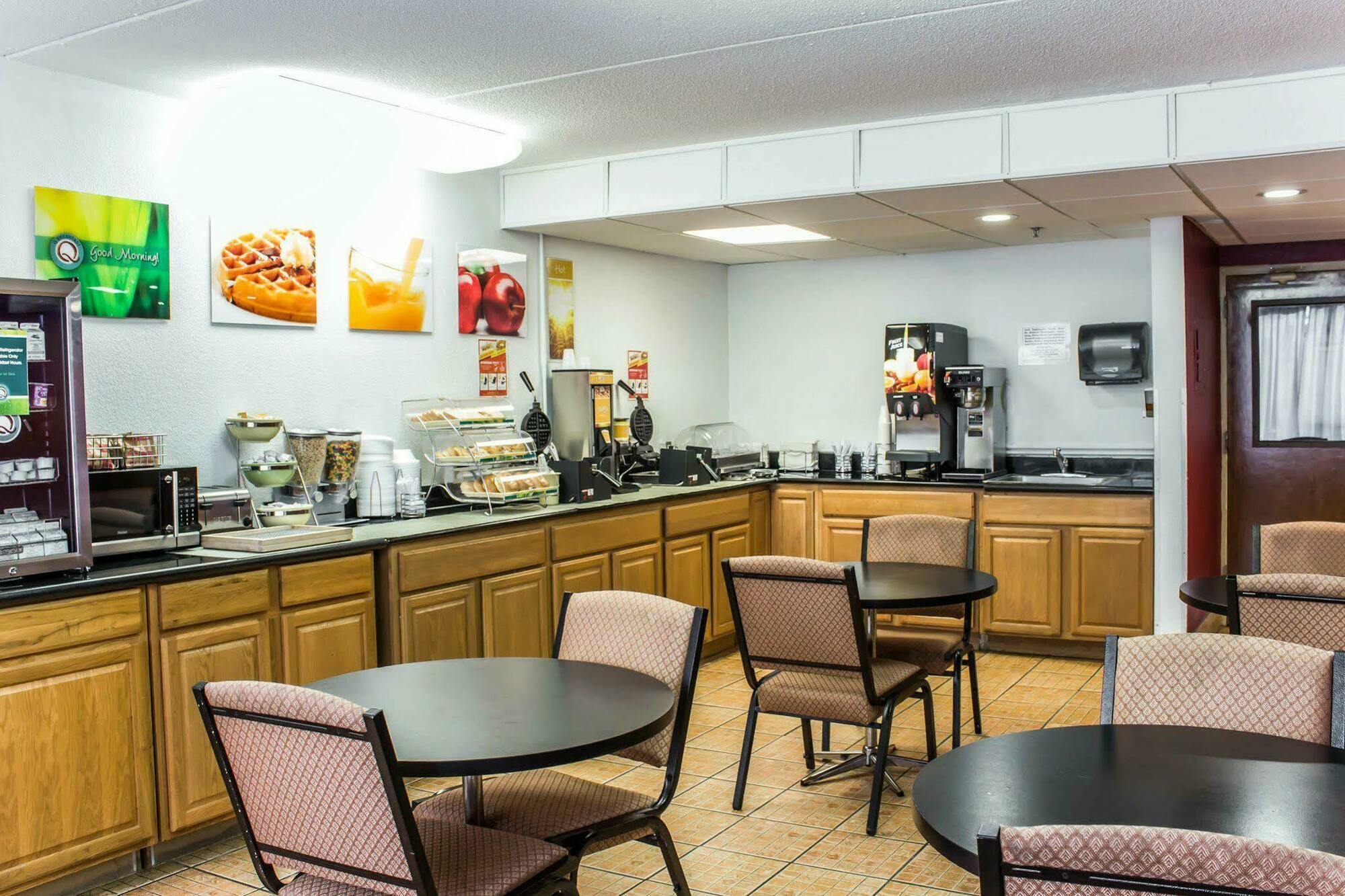 Quality Inn & Suites Fayetteville Esterno foto