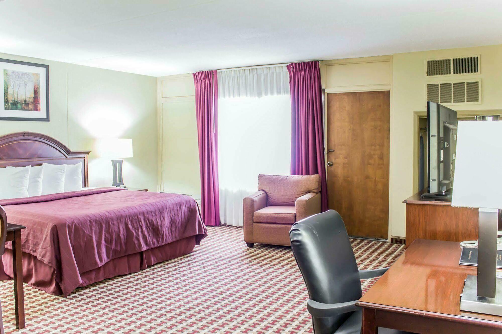 Quality Inn & Suites Fayetteville Esterno foto
