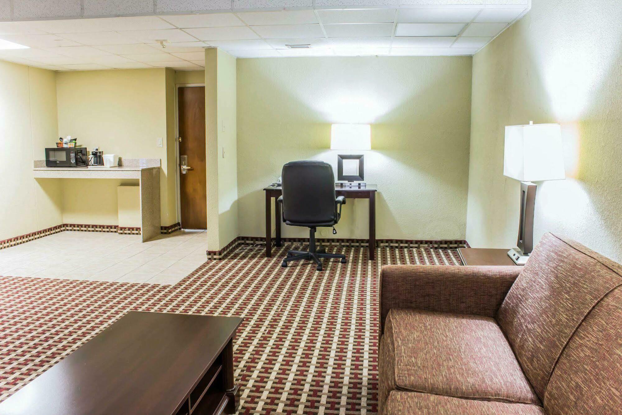 Quality Inn & Suites Fayetteville Esterno foto